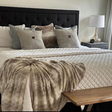 Vine City Home - Duplex - 3 Mins From Gwcc & Mercedes- Benz Stadium แอตแลนตา ภายนอก รูปภาพ