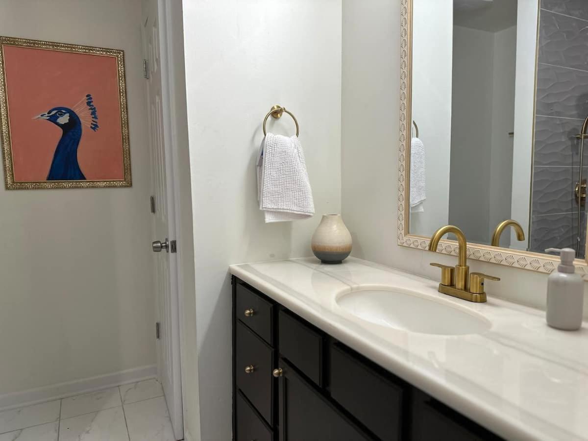 Vine City Home - Duplex - 3 Mins From Gwcc & Mercedes- Benz Stadium แอตแลนตา ภายนอก รูปภาพ