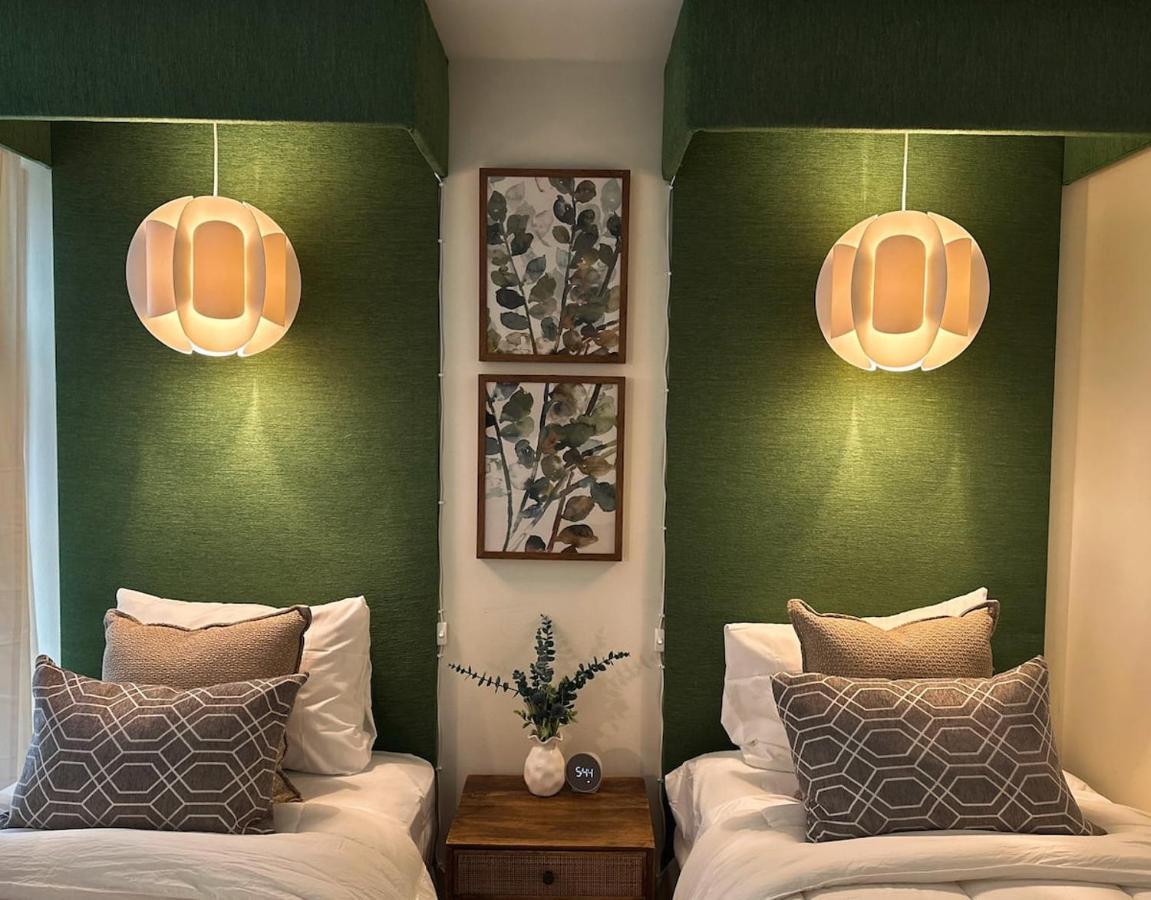 Vine City Home - Duplex - 3 Mins From Gwcc & Mercedes- Benz Stadium แอตแลนตา ภายนอก รูปภาพ