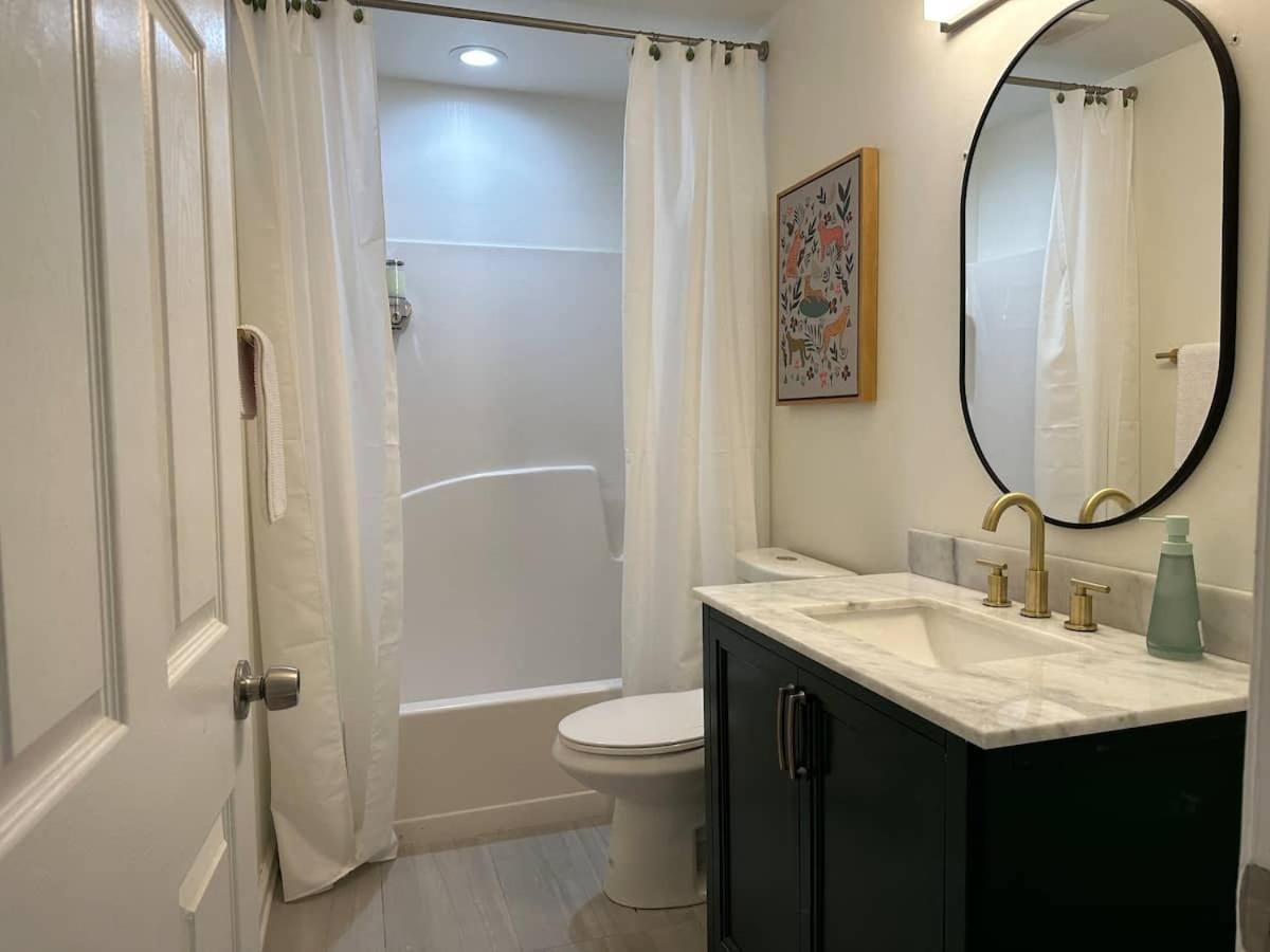 Vine City Home - Duplex - 3 Mins From Gwcc & Mercedes- Benz Stadium แอตแลนตา ภายนอก รูปภาพ