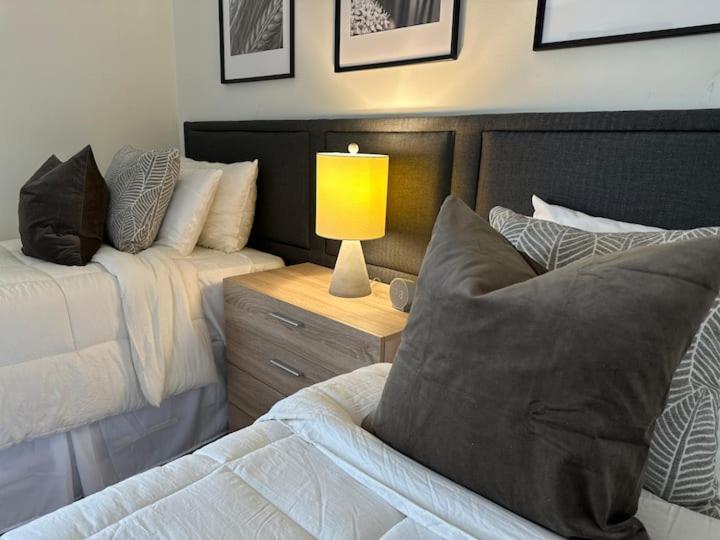 Vine City Home - Duplex - 3 Mins From Gwcc & Mercedes- Benz Stadium แอตแลนตา ภายนอก รูปภาพ