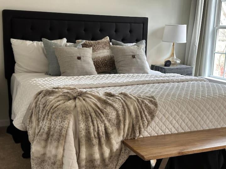 Vine City Home - Duplex - 3 Mins From Gwcc & Mercedes- Benz Stadium แอตแลนตา ภายนอก รูปภาพ