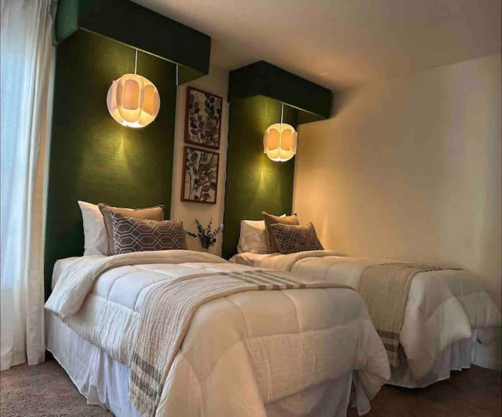 Vine City Home - Duplex - 3 Mins From Gwcc & Mercedes- Benz Stadium แอตแลนตา ภายนอก รูปภาพ